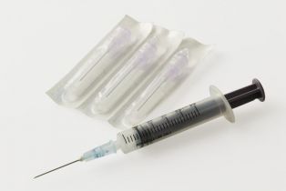 Prawie 5,5 tys. farmaceutów chce wziąć udział w akcji szczepień przeciw COVID-19