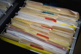 Poznaj zasady przechowywania i archiwizowania dokumentacji w aptece